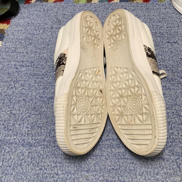 Magellan woman’s white sneakers with snakeskin trim, size 9B - Picture 8 of 8